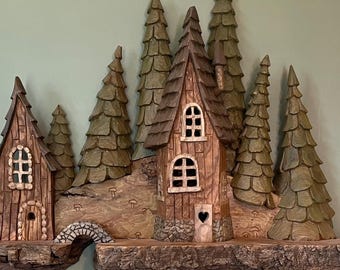 Skurrile Holzschnitzerei - Handgeschnitzte Waldhaus-Wandkunst | Fantasy Baumhaus Dekor | Rustikale Waldelfe-Dorf-Skulptur