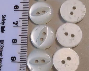 19 x 11mm creamy coloured fisheyes buttons