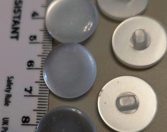 11 x 19 mm helt genomskinliga plastknappar med skaft