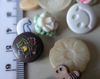 Vintage-knappar: Pepparkaksgubbar, Blommor, Anka, Smiley, Kristallplast