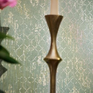 Modern Metallic green textured wallpaper 3d vinyl contemporary glam embossed neutral elegant bedroom wallpaper Bild 4