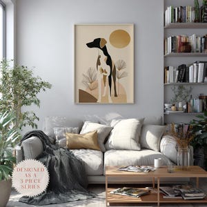 Puede incluir: Impresión artística enmarcada con una ilustración estilizada de un perro en negro, blanco y marrón sobre un fondo beige. También se representa un sol dorado y plantas abstractas. La obra de arte forma parte de una serie, como indica el texto en la parte inferior izquierda.