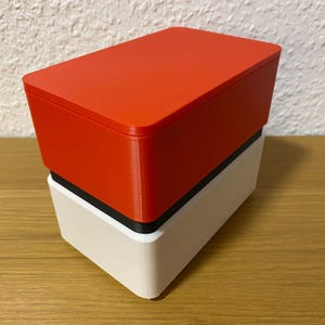 Pokéball Trading Card Box – stapelbar, magnetisch & 3D-gedruckt