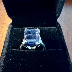 Vintage 18K GE Amethyst Cocktail Ring – Mid-Century Modern Statement Jewelry (size 7)