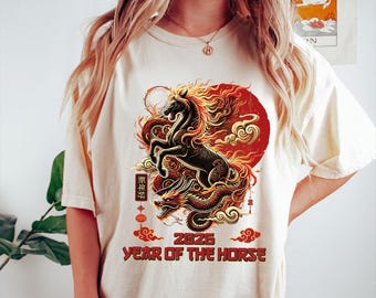 Camiseta del Año del Caballo con Colores Cómodos: Camiseta del Año Nuevo Chino 2026 con el Zodiaco Fuego Retro