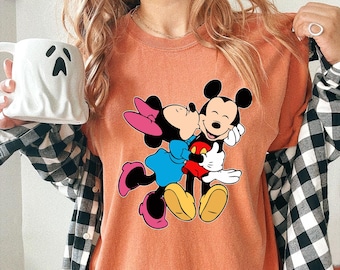 Camiseta Comfort Colors® Disney Minnie Mickey Mouse Kiss, camiseta clásica para parejas, camiseta de vacaciones en Disneyland, camiseta retro Mickey Minnie Love