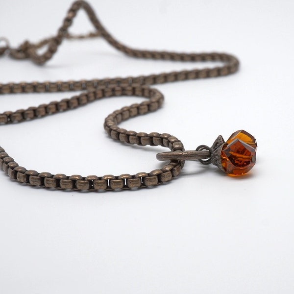 Collier, chaîne et perle de verre couleur ambre