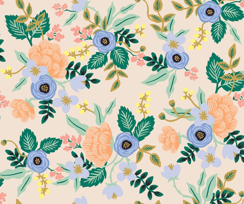 Puede incluir: Un patr&oacute;n sin costuras con un dise&ntilde;o floral con flores azules, melocot&oacute;n y verdes sobre un fondo crema.