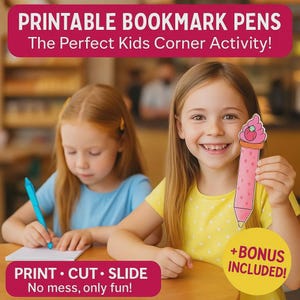 Könnte beinhalten: Zwei junge Mädchen sitzen an einem Tisch, eines hält einen rosa Lesezeichenstift mit Erdbeer-Eiscreme-Design. Der Text auf dem Bild lautet "PRINTABLE BOOKMARK PENS" und "PRINT • CUT • SLIDE". Ein Bonus ist enthalten.