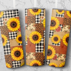 Può includere: Tre bicchieri in acciaio inossidabile con un design patchwork con girasoli, stampa leopardata e motivi a scacchi bianchi e neri. Il design include elementi floreali e rustici, creando un'estetica a tema autunnale.