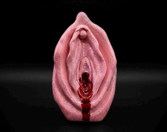 Sculpture de vulve en béton | Édition Liquid Venus Blood | Finition pailletée et effet brillant | Pink Mortis
