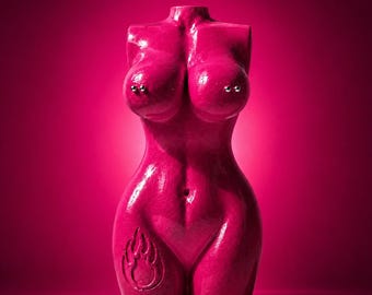 Sculpture corporelle pop art en béton | Rose bonbon brillant | Édition Dragon | Poupée Venom | Mortis rose