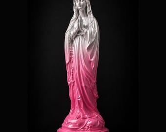 Sculpture pop art de la Vierge en béton | Ombre argentée et rose | Décoration design brillante | Statue moderne de la Vierge | Pièce maîtresse | Mère de la future
