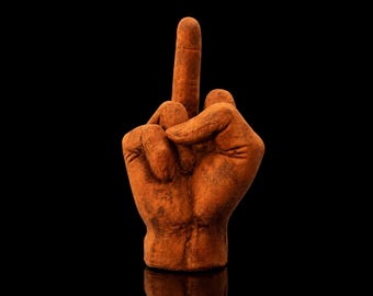 Middle finger sculpture made of concrete with a rusted finish | Statement decoration & gift