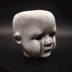 Maceta Bebé Llorón – Maceta Gótica – Decoración Arte Oscuro – Bebé Llorón – Hormigón – 12 cm
