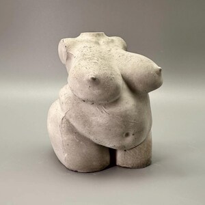 Modern sculpture | Art object: female body made of concrete | Curvy Body | Concrete Grey | Pink Mortis image 4