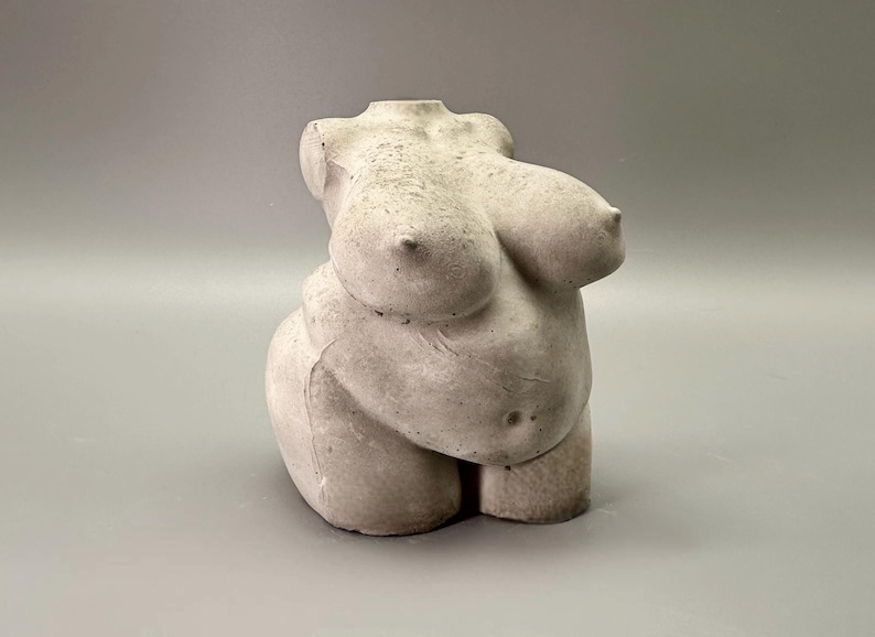 Modern sculpture | Art object: female body made of concrete | Curvy Body | Concrete Grey | Pink Mortis image 4