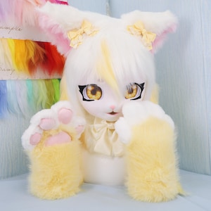 Jolie tête de costume de chat jaune et blanc avec pattes assorties, masque cosplay de style KIG fait main avec des yeux étoilés, accessoire de costume à fourrure Lolita