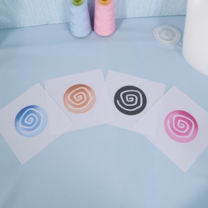 Lente de ojo en espiral Kigurumi para traje de piel, ojos de animal estilo anime estampados con patrón de remolino, disponible en iris de 5 cm u 8 cm y cuatro opciones de color.