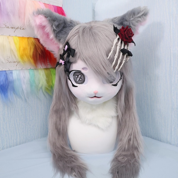Cabeça de gato cinza gótico com patas combinando, máscara de fursuit feita à mão com almofadas de pata rosa e presilha de cabelo de esqueleto de rosa, cosplay Lolita fofo e sombrio