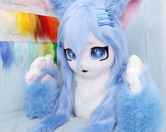 Hemelsblauw kattenfursuit hoofd lange vlechten ster haarspeldjes handgemaakt cosplay masker blauwe kleurverloop sterogen bijpassende poothandschoenen harige lolita kostuum