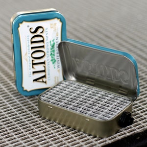 Amplificador y altavoz portátil de lata de menta para guitarra eléctrica - Altoids Blue/Blackface Regalos hechos a mano para guitarristas ENVÍO GRATIS