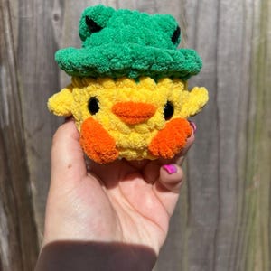 Large Crochet Duck with Frog Hat – Chenille Amigurumi Plush Toy – Handmade Kawaii Duck Doll, Soft Stuffed Animal Gift, Cute Frog Costume