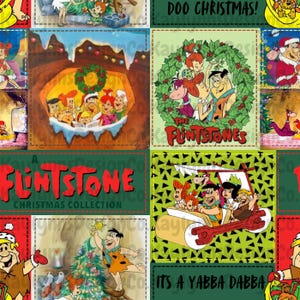Könnte beinhalten: Ein farbenfrohes Patchwork-Design mit Szenen aus der Zeichentrickserie The Flintstones. Die Bilder zeigen die Charaktere in weihnachtlichen Umgebungen, mit Texten wie "DOO CHRISTMAS!" und "ITS A YABBA DABBA". Die Worte "A FLINTSTONE CHRISTMAS COLLECTION" sind ebenfalls zu sehen.