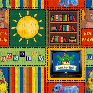 Könnte beinhalten: Ein farbenfrohes Patchwork-Design mit Zeichentrickfiguren, einer Sonne, einem Bücherregal und dem Text "Franklin die Schildkröte" auf einem Fernsehbildschirm. Das Design enthält die Buchstaben R, A, N, K, L und N in einzelnen Blöcken sowie die Wörter "It's Franklin" und "Hey Franklin".