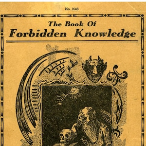 Può includere: Copertina di libro vintage intitolata "The Book Of Forbidden Knowledge" con illustrazioni e testo. La copertina è beige con testo e illustrazioni nere, tra cui un teschio e una figura. Il testo include "Black Magic, Superstitions, Charms, Divination, Signs, Omens, Etc."
