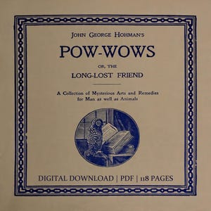 Pode incluir: Uma capa de livro vintage com borda e texto azuis. O título diz "POW-WOWS OR, THE LONG-LOST FRIEND" de John George Hohman. Inclui o texto "A Collection of Mysterious Arts and Remedies for Man as well as Animals". Uma ilustração azul de uma coruja lendo um livro está no centro.