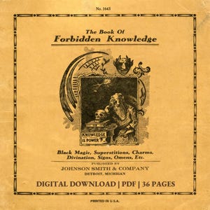 Puede incluir: Una portada de libro vintage, "The Book of Forbidden Knowledge", con ilustraciones de una calavera, una figura y una cara de diablo. La portada es de color beige con texto negro y bordes decorativos. El texto incluye "Black Magic, Superstitions, Charms, Divination, Signs, Omens, Etc."