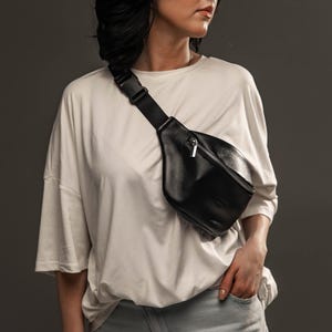 Crossbody Waist Bag for Women, Black Leather Belt Bag, Small Everyday Bum Bag, Minimalist Leather Fanny Pack for Travel or Casual Wear