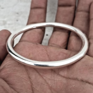 Handmade 925 Sterling Silver Bangle: Minimalist Round Bracelet