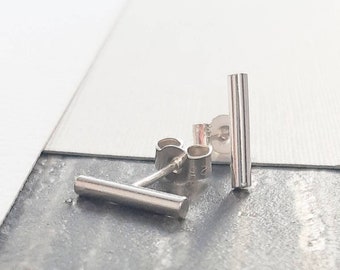 Bar studs Sterling Silver - 11mm - petites boucles d’oreilles minimalistes - Argent recyclé - Fait main au Royaume-Uni