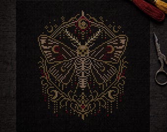 デスモススカルのクロスステッチパターン • スケルトンホークモスのオカルトPDF • 魔女風メメントモリ刺繍 • ダークコテージコアブラックアイーダ