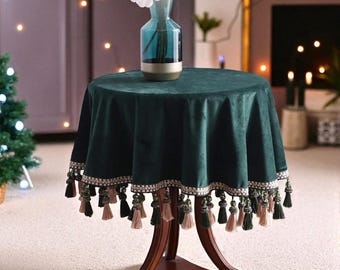 Green Velvet Round Tablecloth with Tassels: Retro Christmas Party Decor