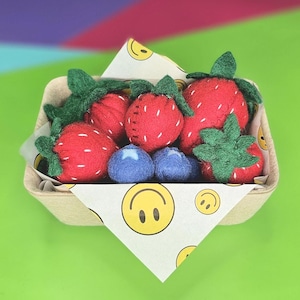 Felt Strawberries and Blueberries - Felt Berries - Pretend Playfood - Felt Food for Kids - Summer Decor - Quirky Decor