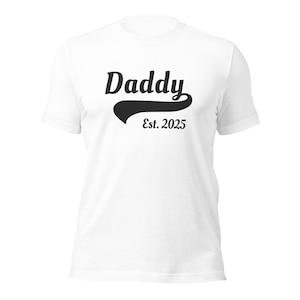 Daddy Shirt - Daddy Est. 2025 TShirt – New Dad Shirt, First Father’s Day Gift, Gift for New Dads, Dad To Be Announcement Tee