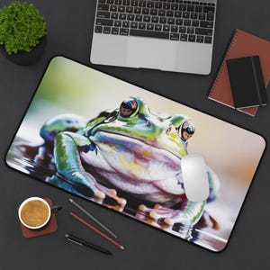 Frog On Lily Pad Desk Mat Realistic Frog Gaming Mat Glossy Frog Mouse PAd Cool Tech Accessory Home Office Decor Aesthetic Desk Pad Laptop PC