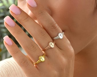 Personalisierter Gold Geburtsring, zierlicher individueller Stapelring, Minimalistischer Blumenschmuck, individuelles Blumenring, Weihnachtsgeschenk für sie