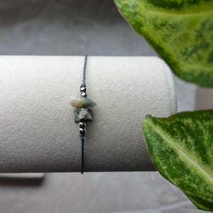 Delicate Boho Pearl Bracelet – Handmade Macrame Bracelet with Gemstones – Adjustable – Gift for Girlfriend – Handmade – Crystal