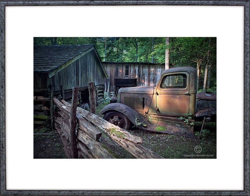 Alte rostige Dodge Pickup-Truck auf einem Bauernhof am ...