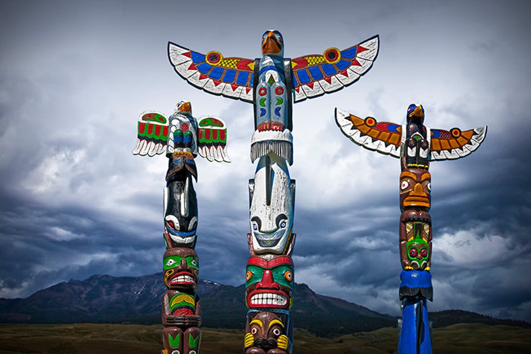 Totem Poles Northwest Totem Colorful Fine Art Aboriginal   Etsy 日本