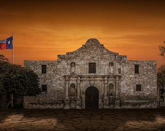 The Alamo Mission Photograph: San Antonio, Texas - Lone Star Flag Fine Art
