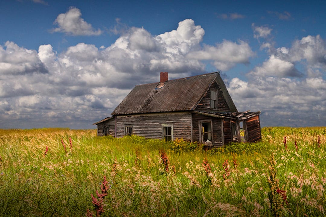 Abandoned House, Prairie Farm House, American Landscape, Cloudy Blue
