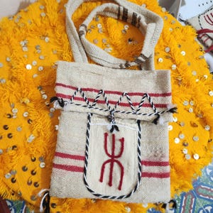 Woven wool shoulder bag – Handmade – Berber artisanal creation – Middle Atlas