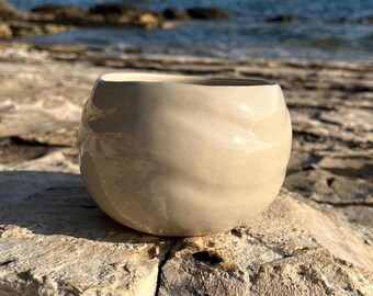 Taza de cerámica hecha a mano con diseño de olas, taza grande para té o café, taza con textura ondulada.