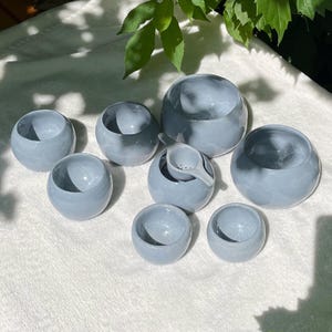 陶器の青いカップセット • 手作りの陶器