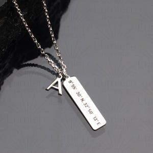 Collar unisex personalizable, collar con coordenadas, collar con letras, collar personalizado, joyería de plata, regalo para una amiga, regalo para tu esposa